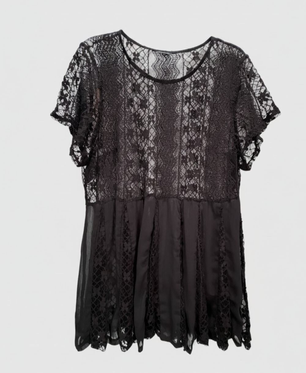 Torrid Lace Top Womens 2X Sheer Floral Tunic Gothic Romance Victorian Witchy